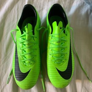 Soccer cleats unisex